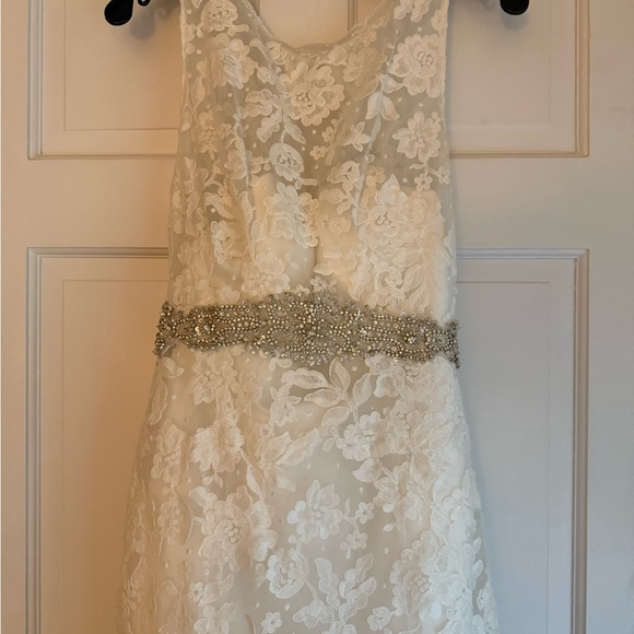 Elegant White Lace Wedding Dress - Picture 10 of 11